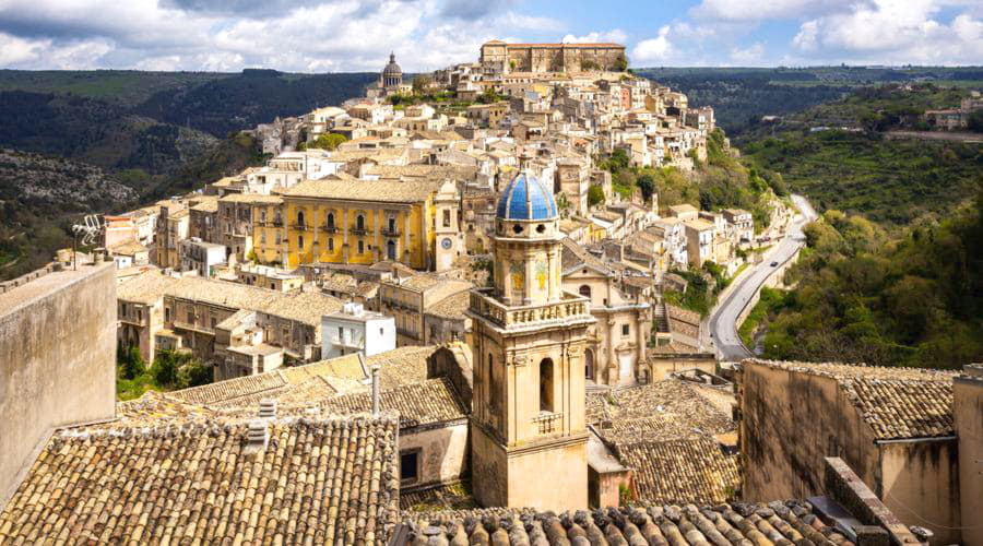 Nuestros servicios de alquiler de coches ofrecen una diversa selección de vehículos en Ragusa.